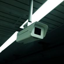 Mag een werkgever een werknemer controleren met een verborgen camera?